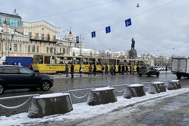 Студенту журфака выстрелили в лицо в трамвае в Екатеринбурге