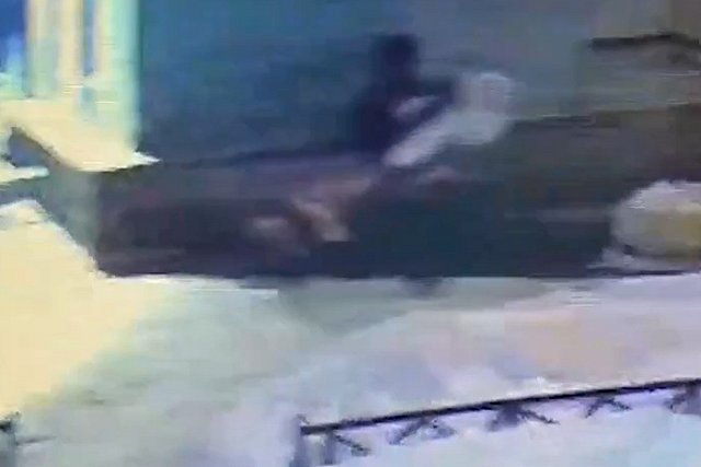 В Екатеринбурге подростки украли фигуру Санта-Клауса