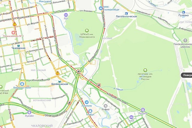 Екатеринбург встал в огромную пробку сегодня утром