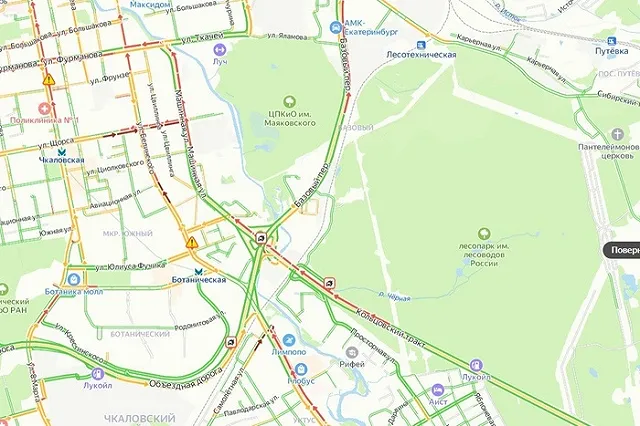 Екатеринбург встал в огромную пробку сегодня утром