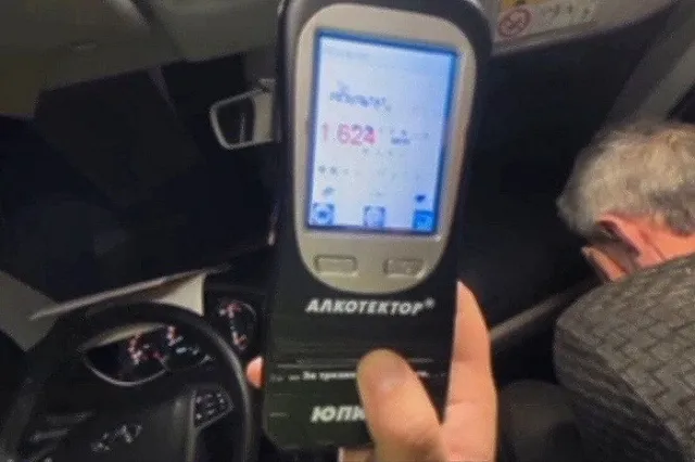 В Свердловской области мужчина расплакался после проваленного теста на алкоголь