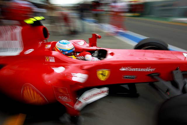 Крупную аварию в центре Москвы устроил 17-летний водитель «Феррари» без прав