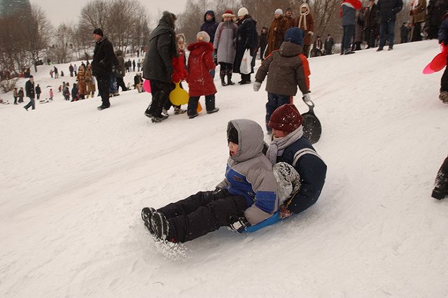 В Екатеринбурге ребенок, катаясь с горки, получил тяжелую травму