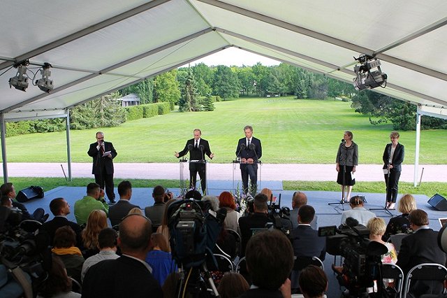 Песков опроверг сообщения об отмене поездок Путина по России