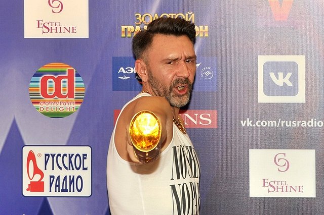 Автор жалоб на «Ленинград» и рекламу презервативов подал в суд на шесть СМИ