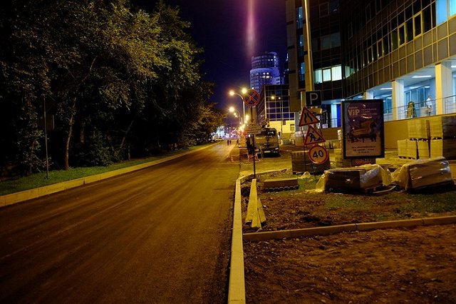 Екатеринбуржцы ночью устроили митинг из-за шумного ремонта на Первомайской