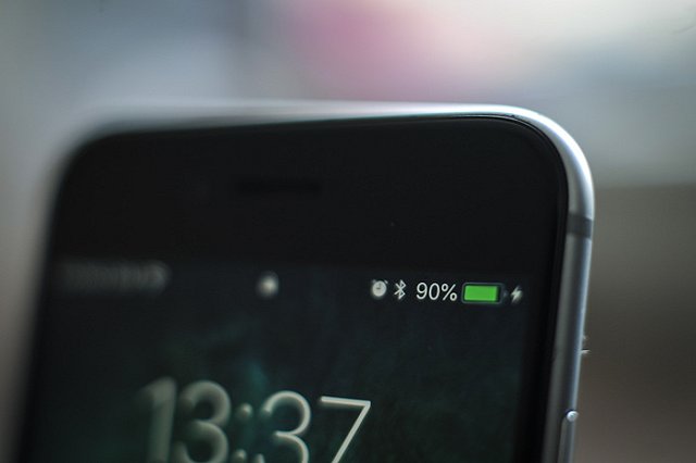 Полицейские нашли телефон, украденный в начале лета у пассажирки в поезде