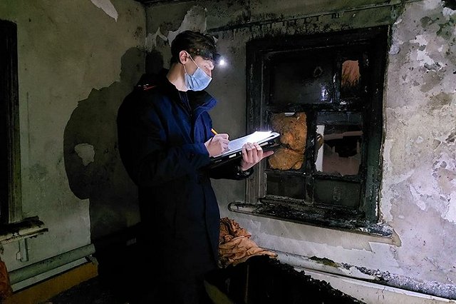 Мать оставила их одних: в Екатеринбурге две маленькие сестры погибли во время пожара