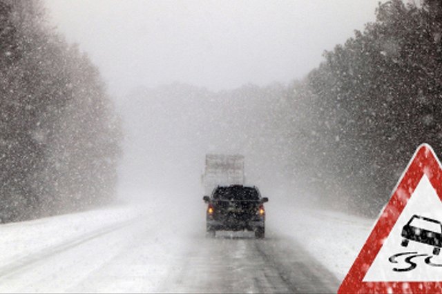 Расписано всё до воскресенья: екатеринбуржцы жалуются на невозможность попасть в шиномонтажку