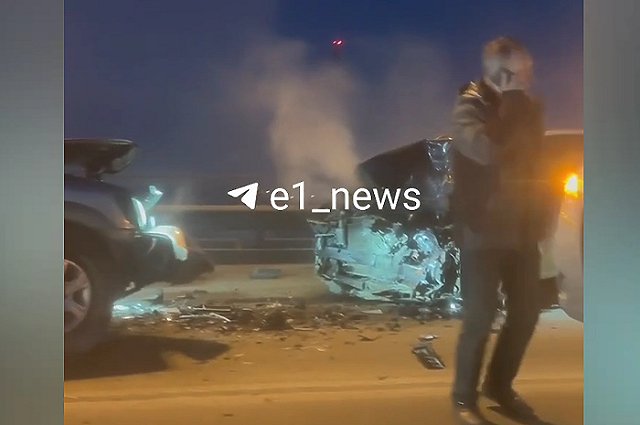 На Блюхеровском мосту произошла массовая авария с такси и «Газелью»