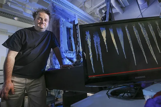 Итогом десяти лет экспериментов канадского физика стал «Атлас сосулек»