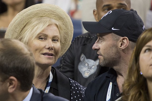 Жена Хью Джекмана запретила ему работать с Джоли