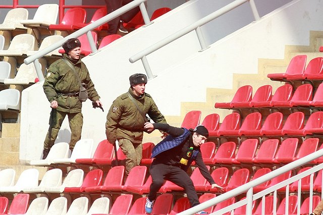 СМИ сообщили о потасовке охраны сына мэра Махачкалы с сотрудниками ГИБДД