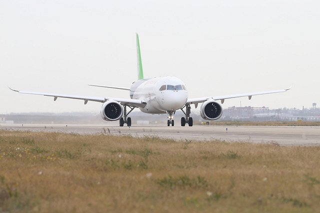 На летном поле Шереметьево после ЧП с лайнером обнаружены человеческие останки