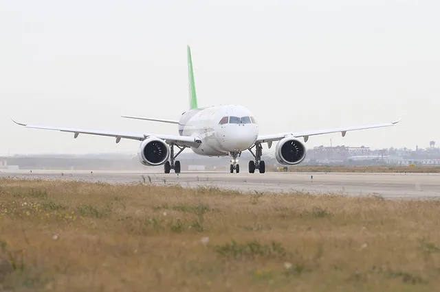На летном поле Шереметьево после ЧП с лайнером обнаружены человеческие останки