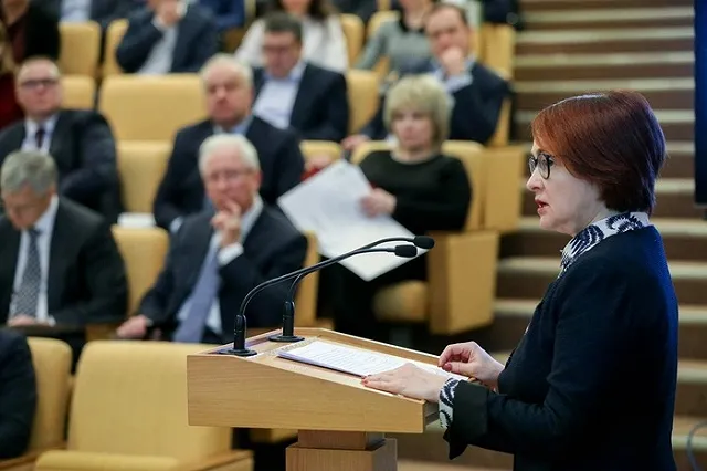 ЦБ рассказал о вытеснении новыми банкнотами сто- и тысячерублевок