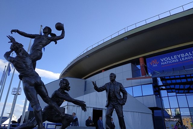 Легендарный свердловчанин поддержал сторонников сквера: «Слишком много храмов»