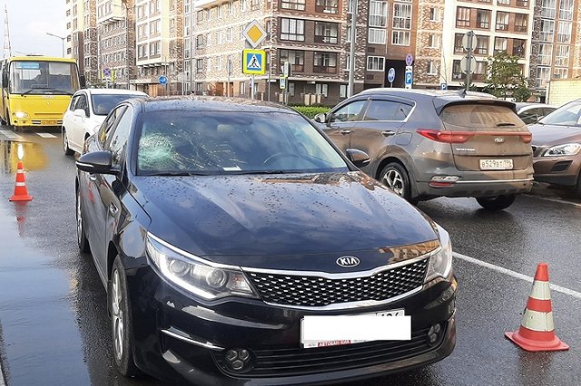 Водитель сбил на пешеходном переходе в микрорайоне Солнечный девочку-подростка