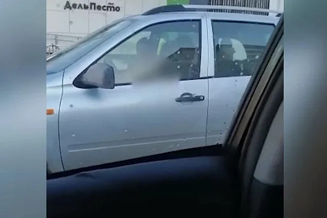 В Екатеринбурге пятилетний ребёнок за рулём авто едва не устроил ДТП