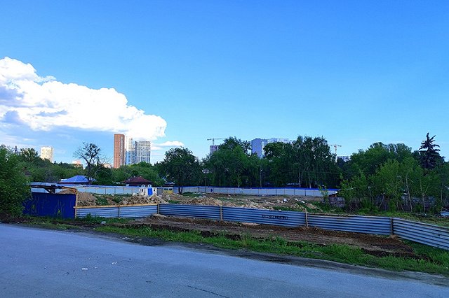 На Юго-Западе начали сносить частные дома в Цыганском посёлке