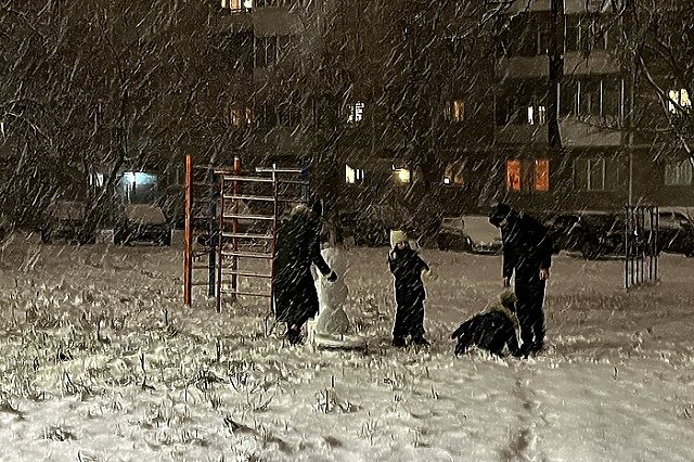 Управляющие компании начали предлагать екатеринбуржцам самим убирать подъезды и дворы