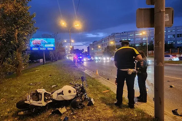 Мотоциклист погиб в Екатеринбурге, врезавшись в разворачивавшуюся Kia Cerato