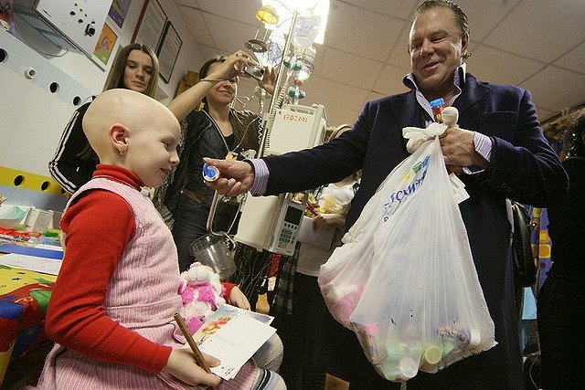 Микки Рурк похудел на 15 килограммов ради боксерского поединка в Москве