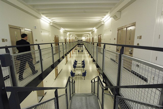 Глава ФСКН предлагает приостанавливать уголовное преследование наркоманов