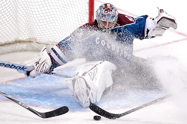 Хоккеист Варламов выиграл суд по делу об избиении у бывшей подруги