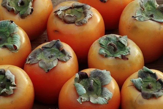 Жители Якутска закупились хурмой, чтобы помочь замерзавшему дальнобойщику