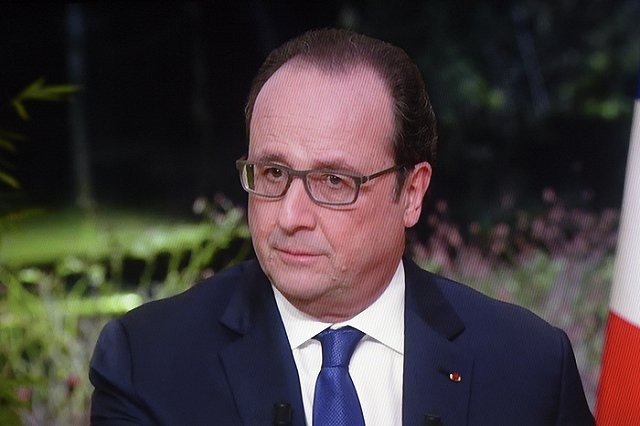 Олланд потребовал у России прекратить поддержку властей Сирии