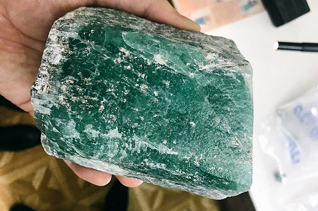 Изумруд-гигант, найденный на Мариинском прииске, назвали «Марьин дар»