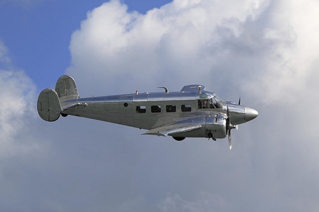 Небольшой самолет разбился рядом с базой ВВС США во Флориде