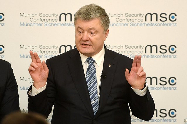 Порошенко заявил о полном отказе США от переговоров с Россией