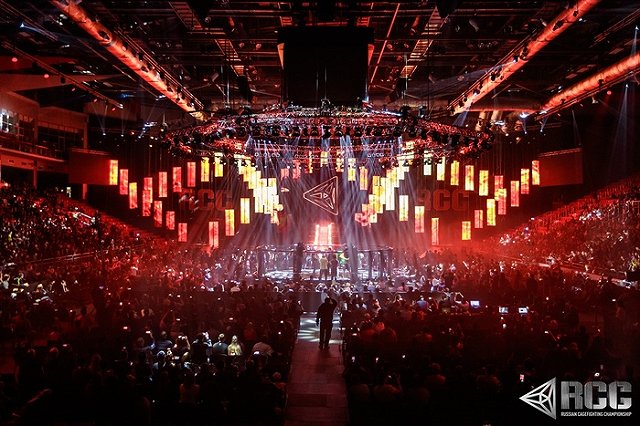 В Екатеринбурге прошел турнир по ММА. Сражались 24 бойца из 4 стран