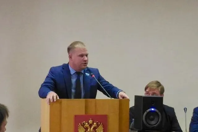 Обвиняемый в убийстве свердловский депутат не явился в суд из-за «болезни», но выступил с докладом