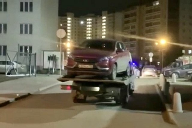 ГИБДД провела показательную эвакуацию мешающих жителям Солнечного автомобилей