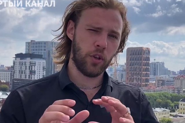 Житель Екатеринбурга набил на плече Дом Севастьянова, чтобы бесплатно улететь в Сочи