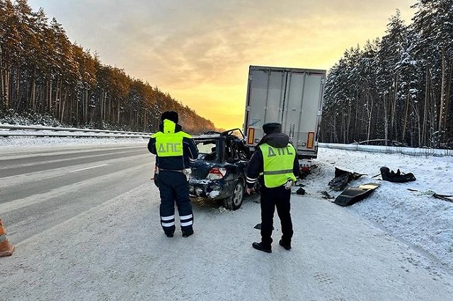На Серовском тракте в аварии с грузовиком погибла молодая мама двоих детей