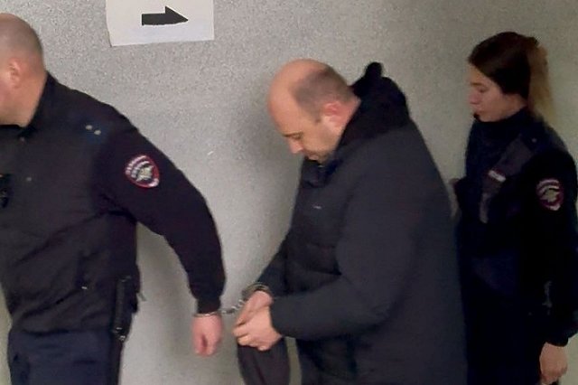 В Екатеринбурге за крупную взятку арестовали сотрудника РЖД