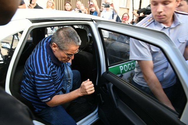 Раскрыто содержимое корзинки от Сечина