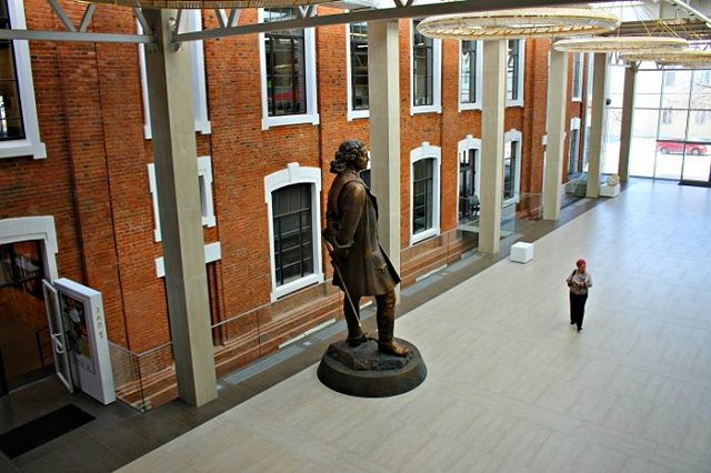 УМВД Екатеринбурга: Картину Сальвадора Дали повредили во время селфи