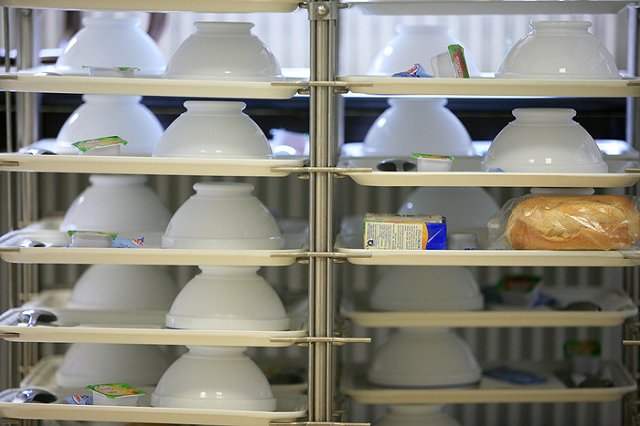 Ройзман просит помочь с обедами осеннему лагерю для одиноких пенсионеров