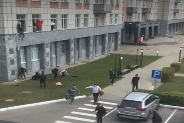 Свердловчанка рассказала, как студенты спасались от пермского стрелка