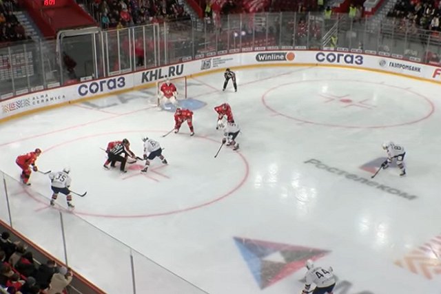 ХК «Автомобилист» покинуло шесть игроков