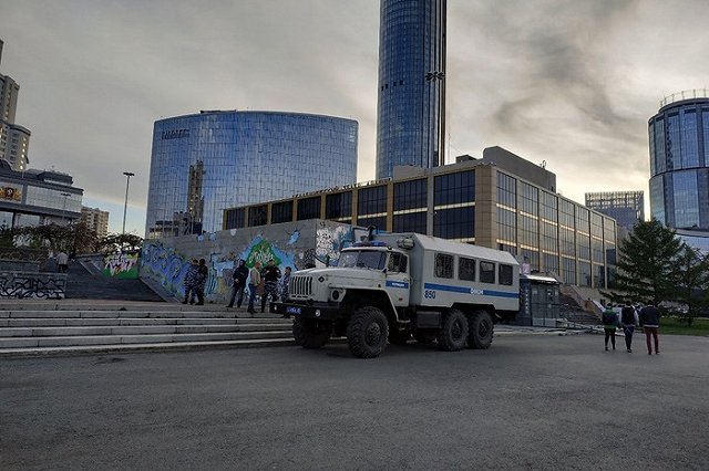 Массовые мероприятия в Екатеринбурге будут охранять вооруженные росгвардейцы