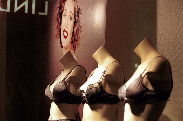 Stockmann закрывает три универмага в России