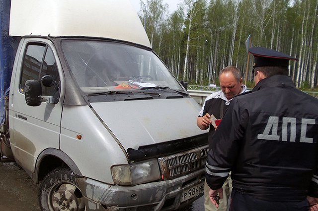 Патрули технадзора ГИБДД проверяли во вторник транспорт Екатеринбурга