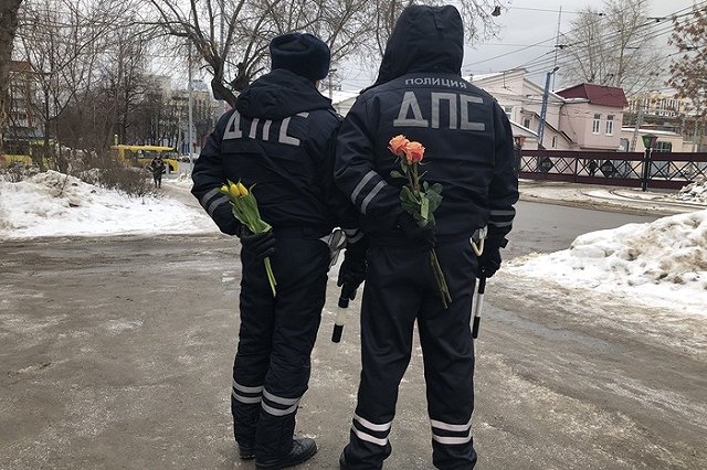 «Вы, такой, вышли, но глаза такие добрые». Сюрпризы от сотрудников ГИБДД