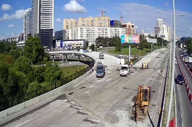 Екатеринбуржцы научились объезжать гигантскую пробку на Кольцовском тракте